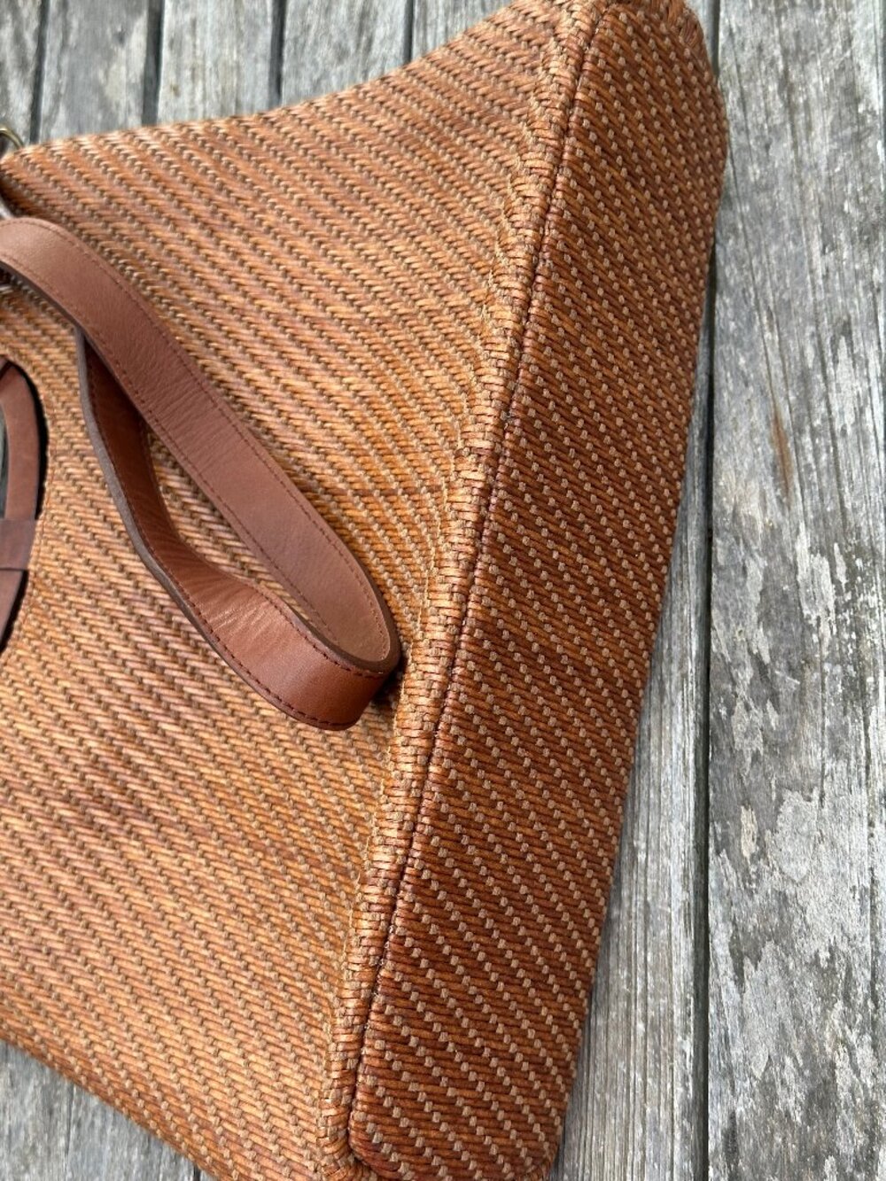 Fossil brand raffia and genuine leather crossbody handbag - Picture 6 of 6